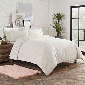 Ugg twin / twin xl polar comforter set and 1 sham